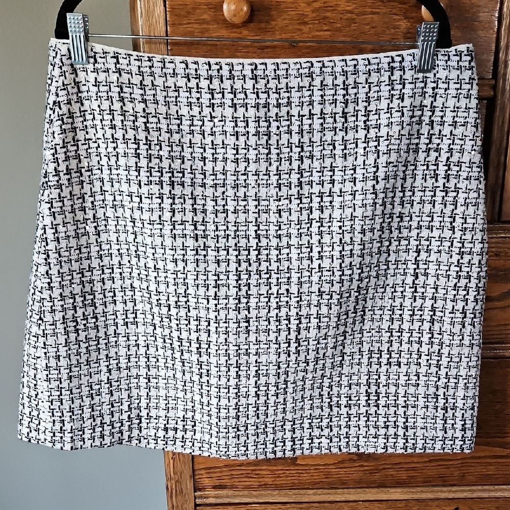 🥂 LOFT Black and White Textured Tweed Lined A-Line Skirt With Sequins